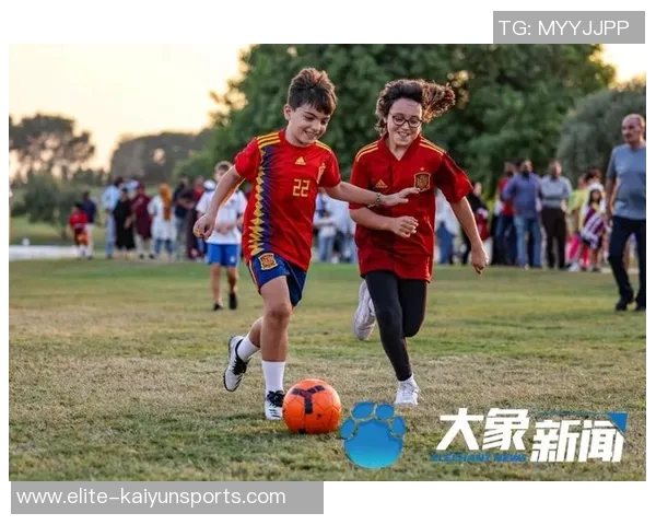 外国足球明星齐聚重庆展现球技引发球迷热潮